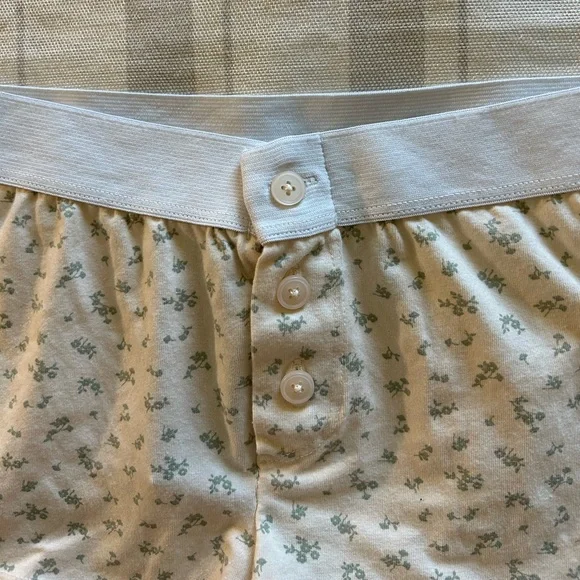 Brandy Melville Floral Boyshort Underwear - Picture 3 of 6